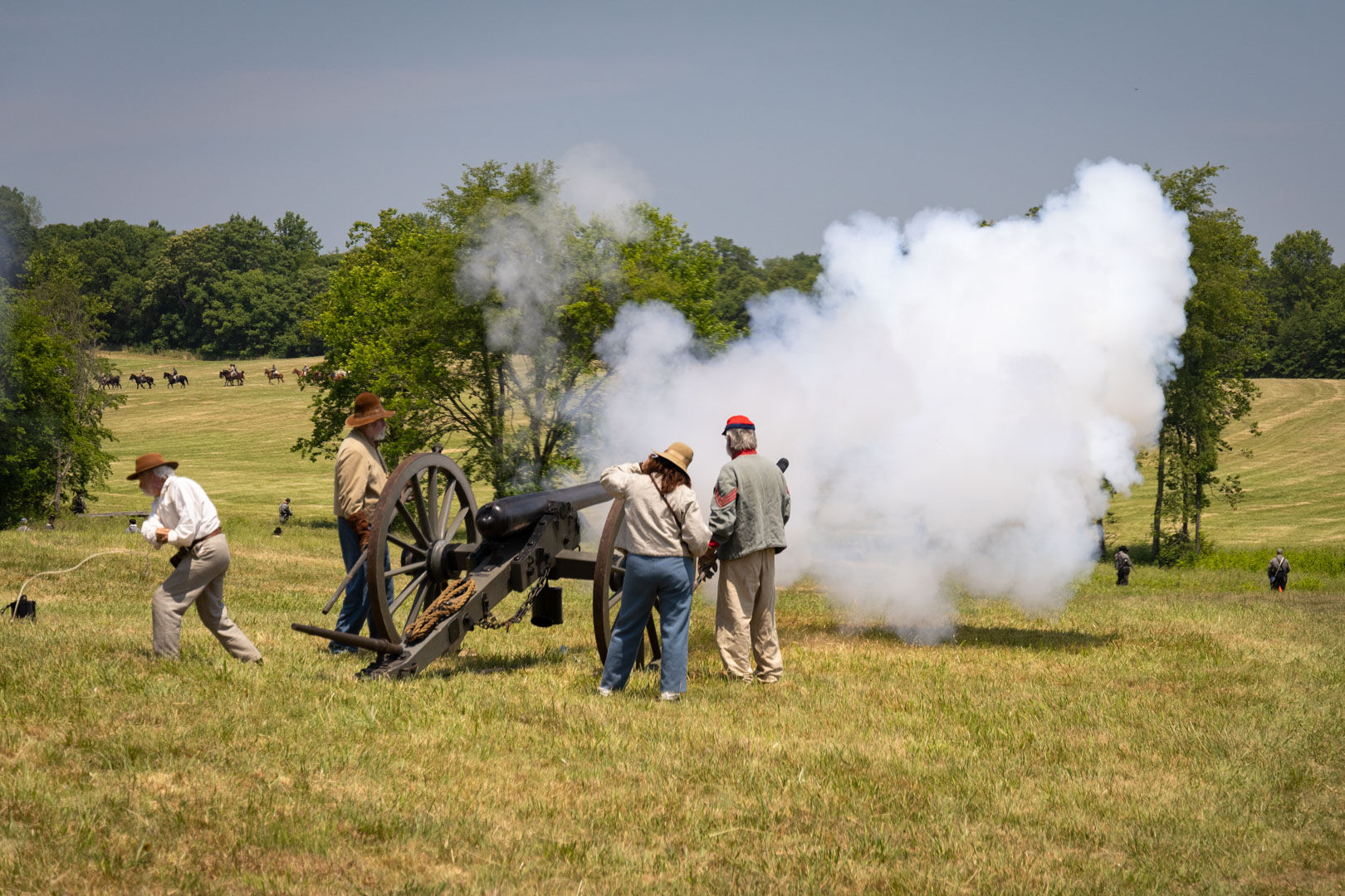 These muzzle-loading cannons are also referred to as three-inch ordnance rifles. A gunner is in charge of the team, and an efficient team can fire three rounds a minute.