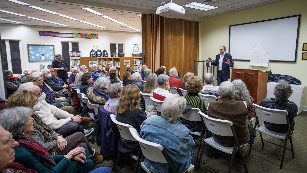 Foothill Forum Chair Andy Alexander discussed threats to news reporters Wednesday evening at the Rappahannock library. Jan. 24, 2024.