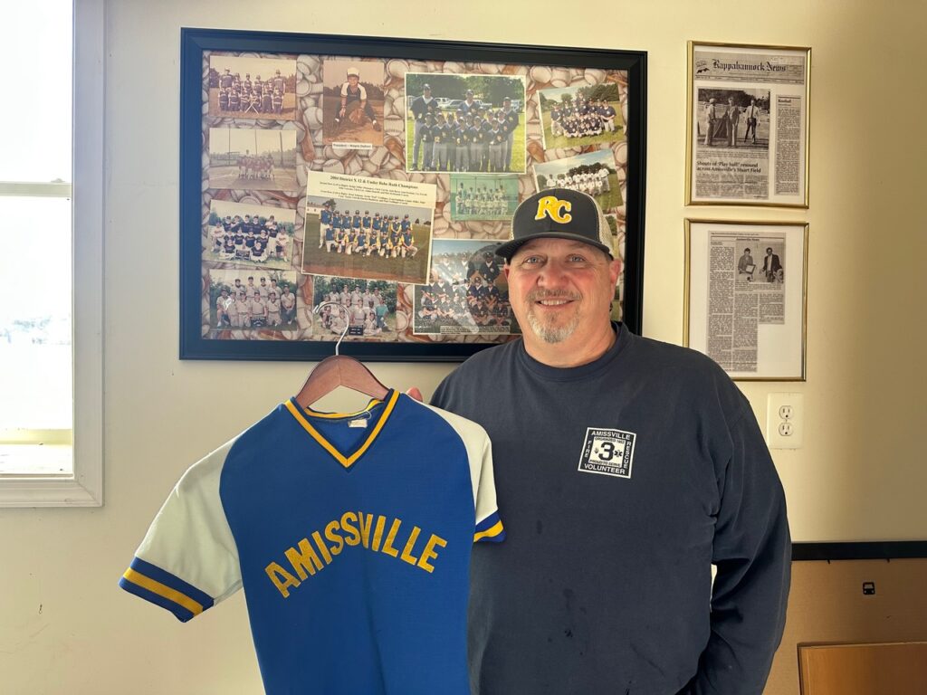 Dodson holding up a jersey